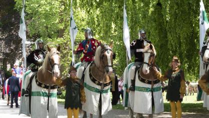 Vlaamse Paarden met kruisvaarders tijdens de Heilige Bloedprocessie in Brugge.