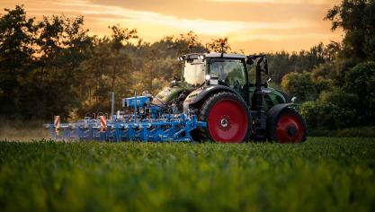 Schoffelmachine EC-Weeder in blauw LEMKEN-design.