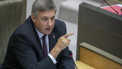 Volgens Jambon moet er zeker een gepast antwoord komen op de kritiek van de Raad van State, en moet er onderzocht worden hoe de voorliggende teksten moeten geamendeerd worden. CD&amp;V vindt dan weer dat mijn van een wit blad moet starten.