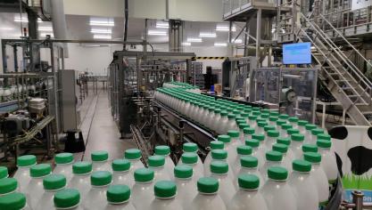 Na 5 jaar focus op de inspanningen van de melkveehouders, belichtten de initiatiefnemers nu de realisaties én uitdagingen in de volgende schakel van de keten: de zuivelverwerkers.