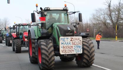 Boerenbond blijft zich verzetten tegen het stikstofdecreet. In maart met indrukwekkend tractorenprotest in Brussel, nu met juridische stappen.