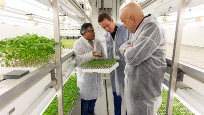 Minister van Landbouw Jo Brouns bezocht samen met Voka-KvK Vlaams-Brabant het R&D Center van Bayer in Bergschenhoek (NL).