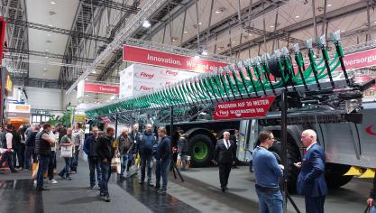 Agritechnica toonde dit jaar minder futuristische of brede machines, maar deze 30 m  brede sleepslangboom is daar een uitzondering op.