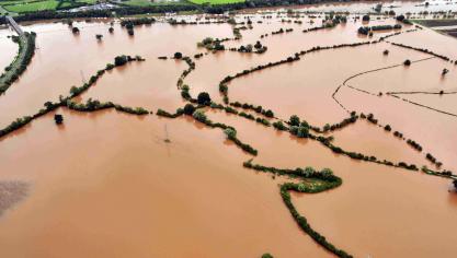 In Engeland staan grote vlaktes onder water.
