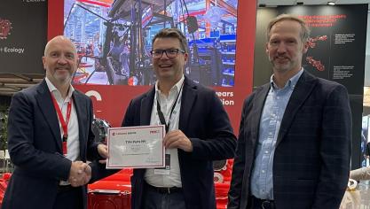 V.l.n.r.: Dominiek Valcke, CEO TVH; Stefano Image, Director of After Sales & Spare Parts Carraro; Joffrey Deylgat, Manager of Remanufactured Spare Parts TVH