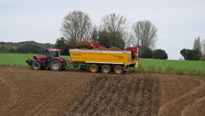 Boeren in Europa hebben hun inkomen vorig jaar tot ruim 1/5de zien afnemen.