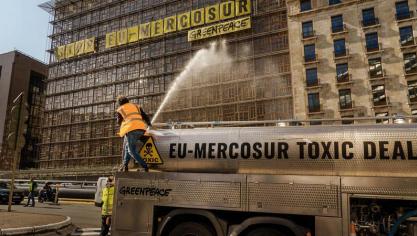 Greenpeace protesteerde eerder al tegen het vrijhandelsakkoord tussen de EU en de Mercosur-landen, zoals met deze actie op 25 mei 2023.