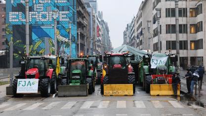 Boeren verzamelen maandag 26 februari opnieuw in Brussel in het kader van een Europese top van landbouwministers. Die gaan op zoek naar maatregelen om de administratieve lasten van boeren te verminderen.