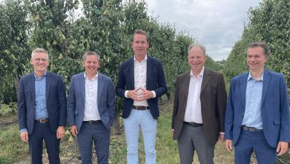 Mark Andries (tweede van rechts) is door de Vlaamse regering aangeduid als ‘procesbegeleider’ voor de globale coördinatie van het landbouwakkoord dat de regering vorige week heeft gesloten met de 3 landbouworganisaties.