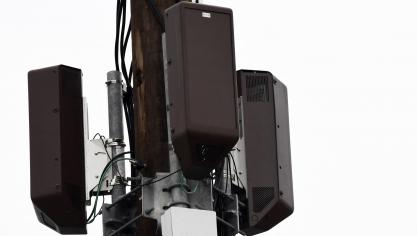 De uitbouw van een private 5G-netwerk op de Proefhoeve Bottelare zal proeven met precisielandbouw verder faciliteren.