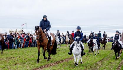 Voor het eerst voegden de organisatoren ook een ponygalop toe aan het programma van de Paardenprocessie in Hakendover.