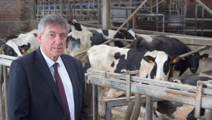 Tijdens een boerderijbezoek in Essen herhaalde Jan Jambon dat de Vlaamse regering tegen de natuurherstelwet gekant is.