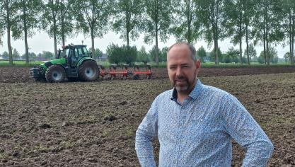 “We stelden vast dat gronden niet altijd in handen zouden komen van landbouwers. Daarom hebben we onze voorwaarden strenger gesteld, waarbij enkel actieve landbouwers volgens de definitie van het Europees gemeenschappelijk landbouwbeleid in aanmerking komen”, vertelt schepen van Landbouw Claudio Saelens (cd&v).