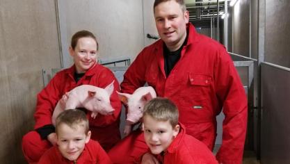 Ilse en Dries met Robbe en Stan:  Ondanks de omvang van ons bedrijf, houden we steeds voeling met de basis.