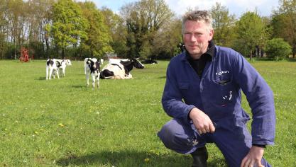 John Arink: “Omdat ik voldoende melk wil kunnen blijven leveren aan de melkfabriek, besloot ik om met pleegmoeders te werken.”