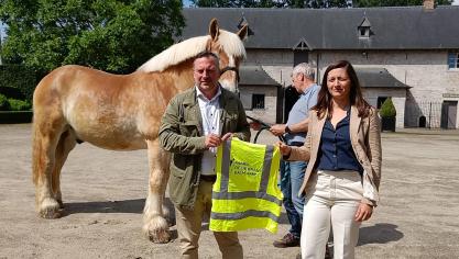 Gedeputeerde Gunther Coppens en Emely Feys, directeur PaardenPunt Vlaanderen, stelden de campagne 