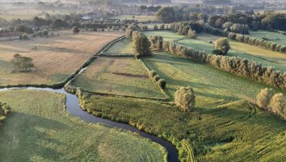 Er is tegen de natuurherstelwet onder meer veel weerstand onder boeren, die al grote moeite hebben om aan de huidige regelgeving te voldoen en nog strengere milieuregels als een bedreiging voor hun bedrijven zien.