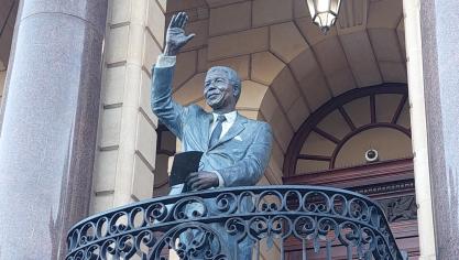 Door de bevrijding van Nelson Mandela, op 11 februari 1990, werd Zuid-Afrika een democratie.