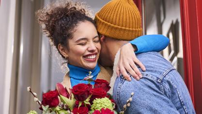 De VLAM-promotiecampagne ‘Word ook een gever’ moedigt consumenten aan om bloemen en planten te schenken aan hun dierbaren.