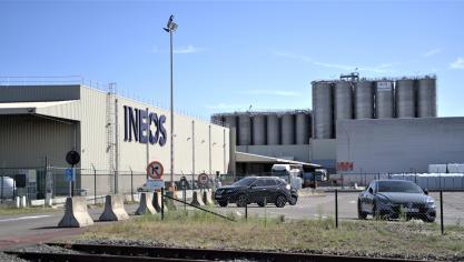 De ethaankraker van Ineos in de Antwerpse haven krijgt nu een nieuwe milieuvergunning, ter vervanging van de voorwaardelijke vergunning van 7 januari, meldt het kabinet van Zuhal Demir.
