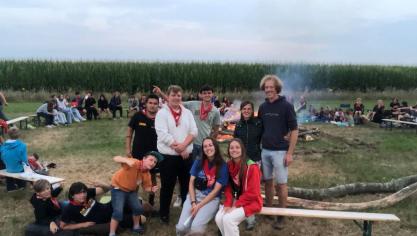 De kampweide langs de loodsen doet dienst als kampterrein voor jeugdbewegingen die op zoek zijn naar een unieke locatie en een inkijk in de landbouwsector.