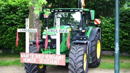 De Vlaamseregering in lopende zaken heeft in de nasleep van de boerenprotesten dit voorjaar haar ambitie uitgesproken om versneld werk te maken van de omslag van een neerslag naar een emissiereductiemodel.