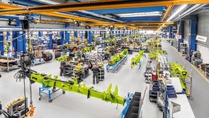 De machines die Claas in Bad Saulgau bouwt, worden steeds groter, dus moest de assemblageruimte ervoor ook ruimer worden.