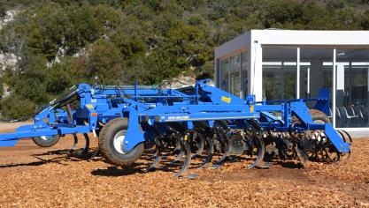 Bodembewerkingsmachines in een blauw New Holland-jasje behoren nu tot het verleden.