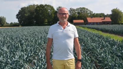 Luc De Reycke in zijn ‘habitat’, de preiteelt, die hij ook bij telersadviescoöperatie TACO blijft opvolgen.