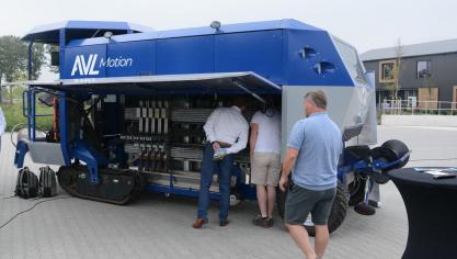 De Compact S9000-oogstrobot van AVL Motion kan tot 9.000 witte asperges per uur oogsten.