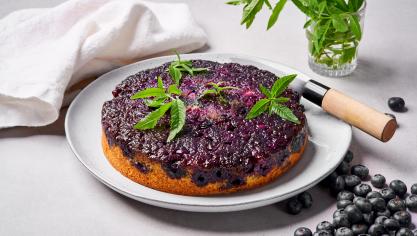 Upside down cake met blauwe bessen 02