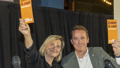 Op het partijconcongres van 29 september keurden de leden cd&v het regeerakkoord en de aanduiding van Jo Brouns en Hilde Crevits als ministersbijna unaniem goed. Boerenbond en Groene Kring hebben wel nog een reeks opmerkingen.