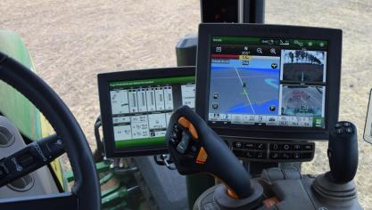 De dief had het vooral gemunt op gps-toestellen in John Deere-tractoren.