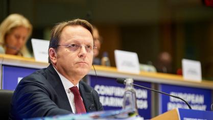 Als enige kandidaat-commissaris moet Oliver Varhelyi bijkomende vragen beantwoorden.