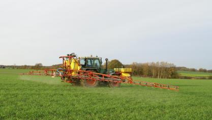 Gewasbeschermingsmiddelen waar PFAS in zit, zijn één van de belangrijkste bronnen van trifluorazijnzuur in grondwater.