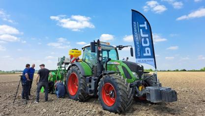 PCLT deed in 2023 proeven met verschillende granulaatstrooiers op de bekerpootmachine van AVR Ceres 440.