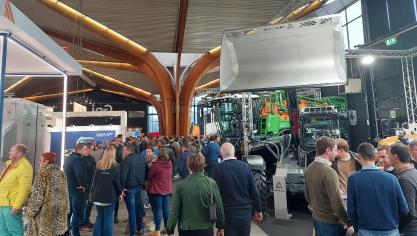 Interpom palmt de volledige beursvloer van Kortrijk Expo in.
