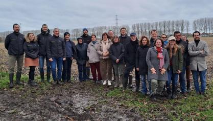 Een delegatie van de provincie, College ten Doorn en OCMW Brugge op het aangekochte perceel.