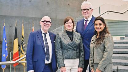 De nieuwe bestuursploeg van de provincie Antwerpen, met onder meer Jinnih Beels (Vooruit) als gedeputeerde voor Landbouw (rechts).