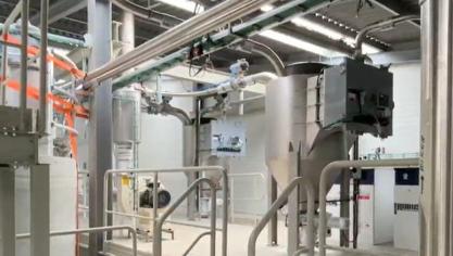 De nieuwe eiwitinstallatie produceert eiwitconcentraten, zetmeel en vezels volledig geautomatiseerd en zeer efficiënt, met minimaal watergebruik en zonder chemische afvalstoffen.