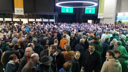 En dat er volk was.... Zondagochtend was het al vroeg drummen aan de ingang.