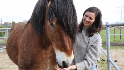 Els Bonnaerens met haar lievelingspaard, de hengst Emiel van ’t Elshof - Bazel 2.25.