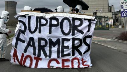 Honderden actievoerders bezetten zaterdagmiddag 1 maart het voedingsbedrijf Cargill in de Gentse haven.