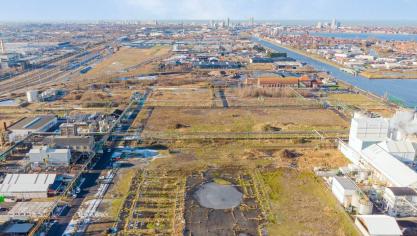 In de haven van Oostende bouwt BioFertiCol een nieuwe meststoffenfabriek.