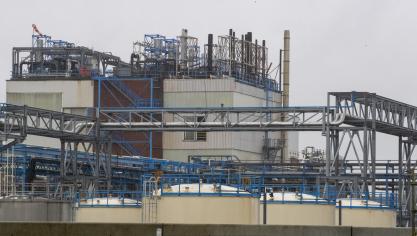 Het sitebesluit bundelde maatregelen rond bodemverontreiniging, gezondheid en natuurbescherming, maar dat is nu op vraag van chemiebedrijf 3M vernietigd door de Raad van State.