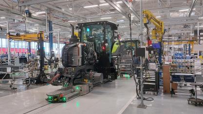 Over een periode  van meerdere jaren  vernieuwde Claas zijn volledige tractorfabriek in het Franse Le Mans.