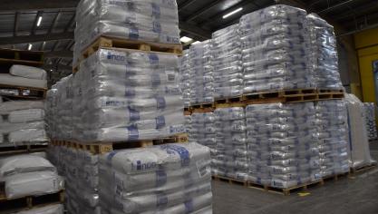 Importheffingen verstoren duidelijk de handel van melkpoeder, een internationaal verhandeld product. Amerikaans mageremelkpoeder doet het helemaal slecht met nog maar 2.350 euro/ton.