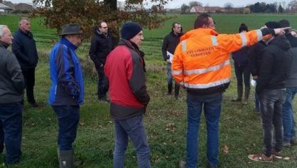 Kennisuitwisseling tussen landbouwers.