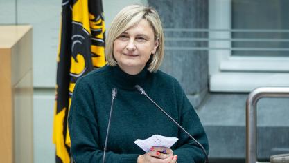 Vlaams minister Hilde Crevitslanceert een bevraging over het platteland.