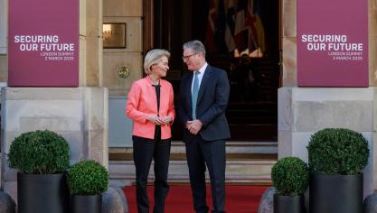 Commissievoorzitter Ursula von der Leyen en de  Britse premier Keir Starmer.